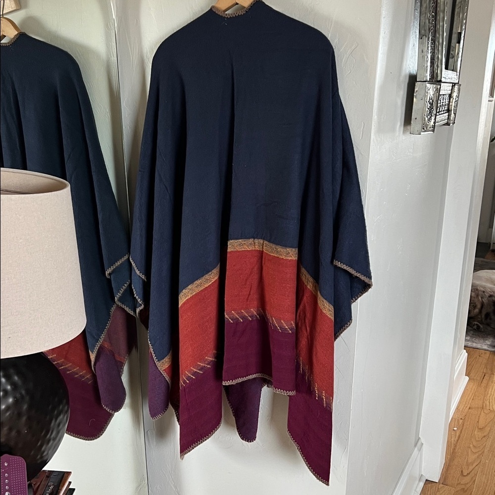 Francesca's Collections Navy and Tan Knit Top/shaw/poncho - Picture 6 of 6